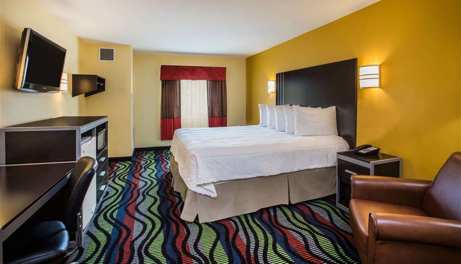 Camera - Days Inn & Suites by Wyndham Augusta Near Fort Eisenhower