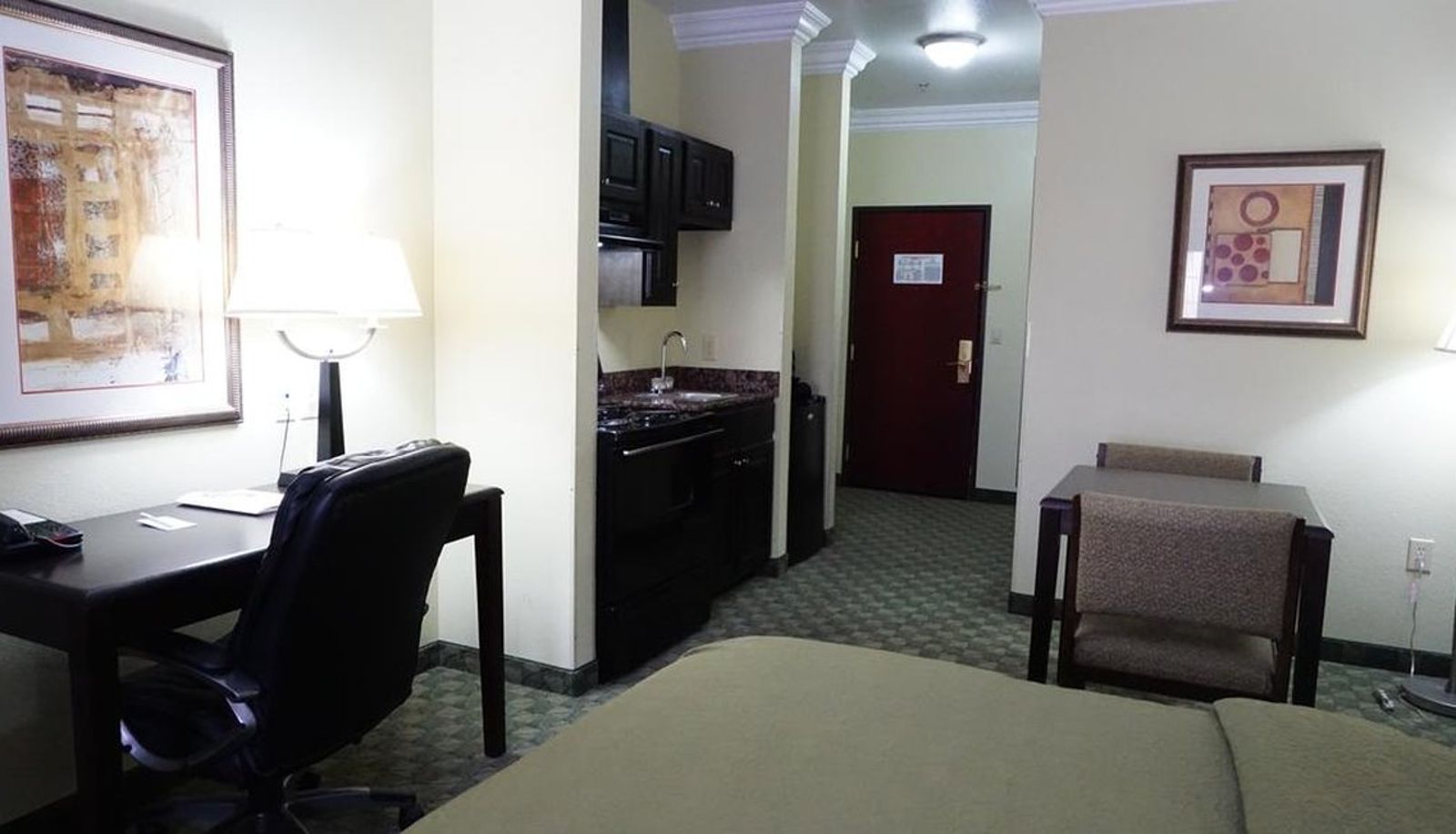 Zimmer - Scottish Inns Cresson