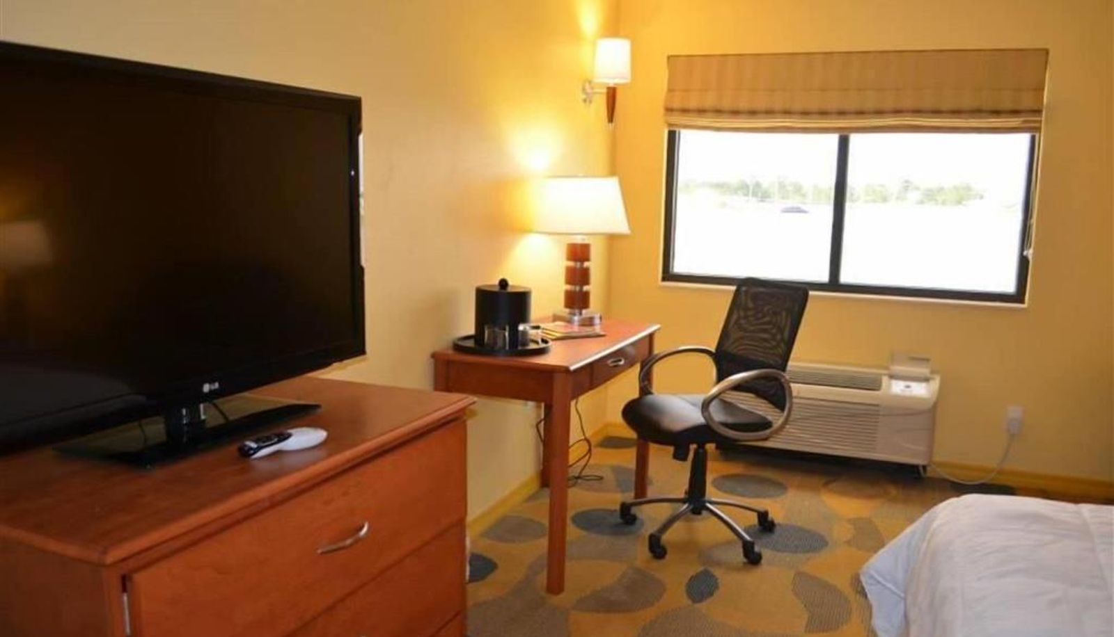 Room - Trademark by Wyndham Marble Waters Hotel & Suites