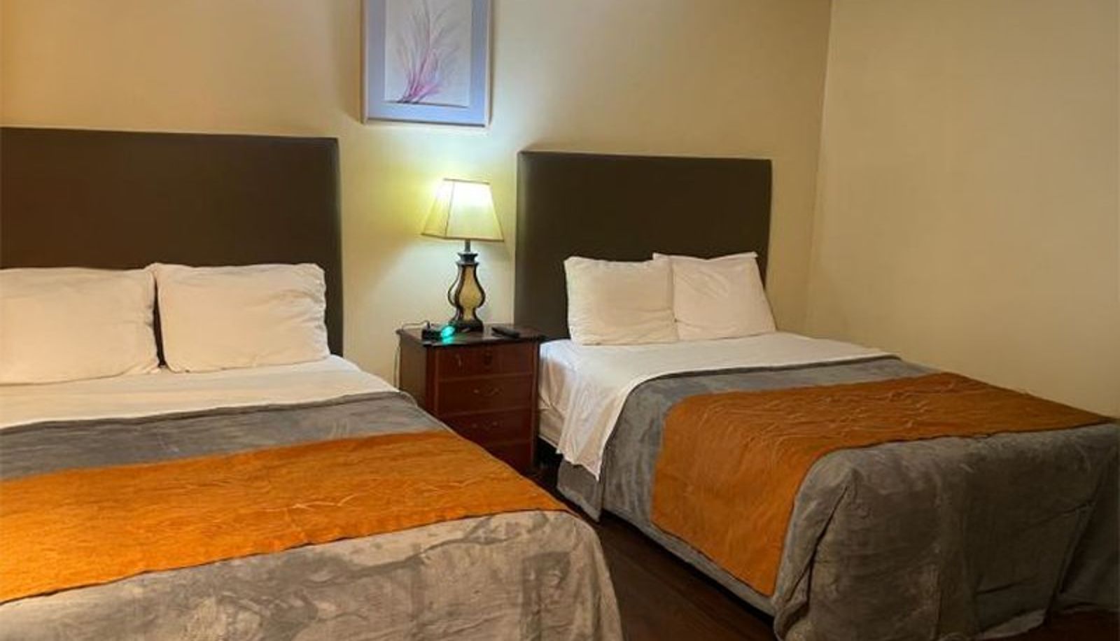 Zimmer - Scottish Inns Near the Falls and Casino