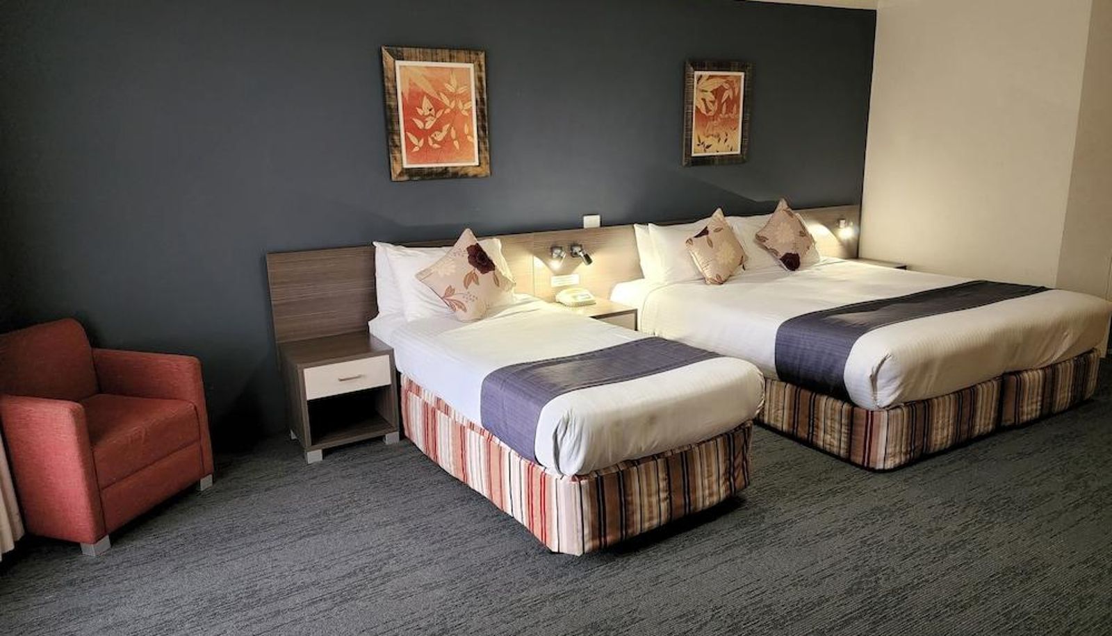 Business room - Bathurst Motor Inn