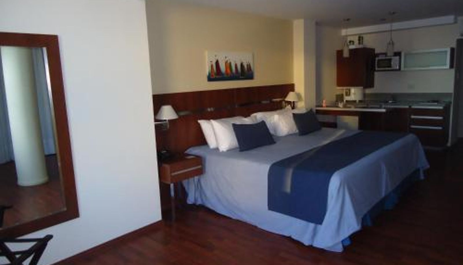 Room - Puerto Amarras Hotel & Suites