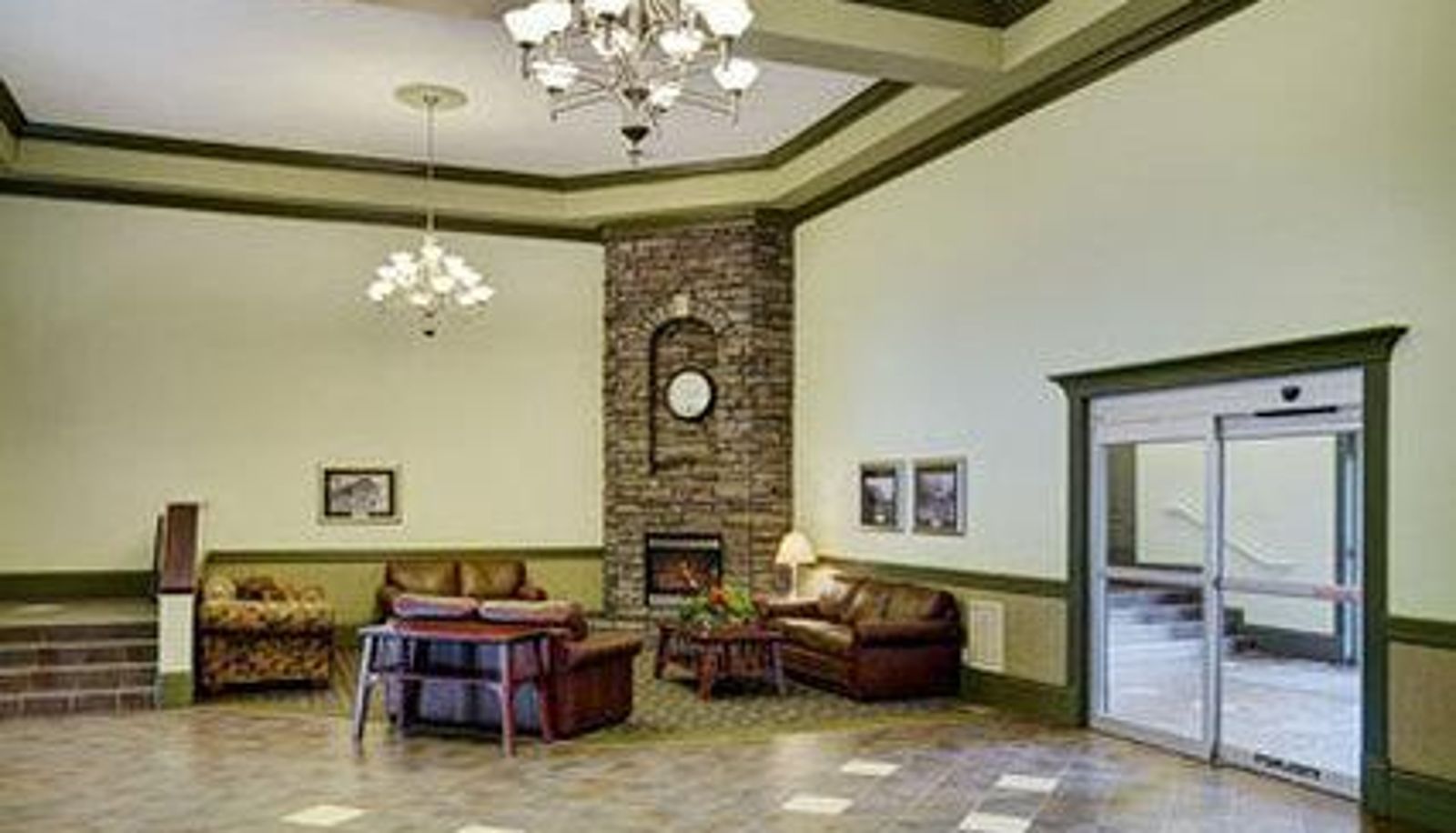 Hall - NOVA INN EDSON