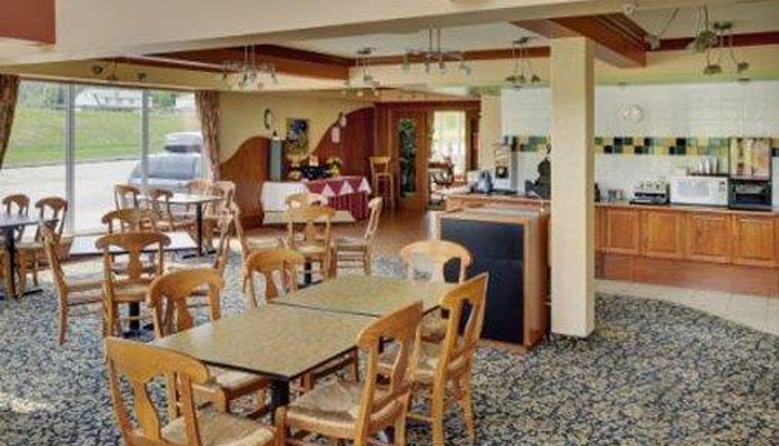 Restaurant - Lakeview Inn Hinton