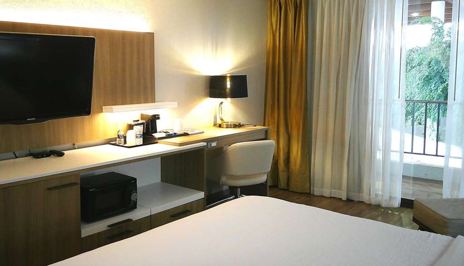 Room - Wyndham Garden Romulus Detroit Metro Airport