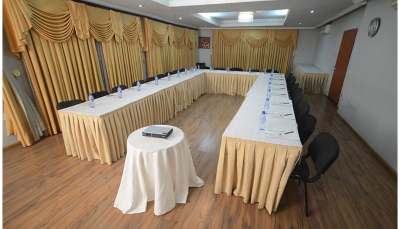 Konferenzraum - Airside Hotel