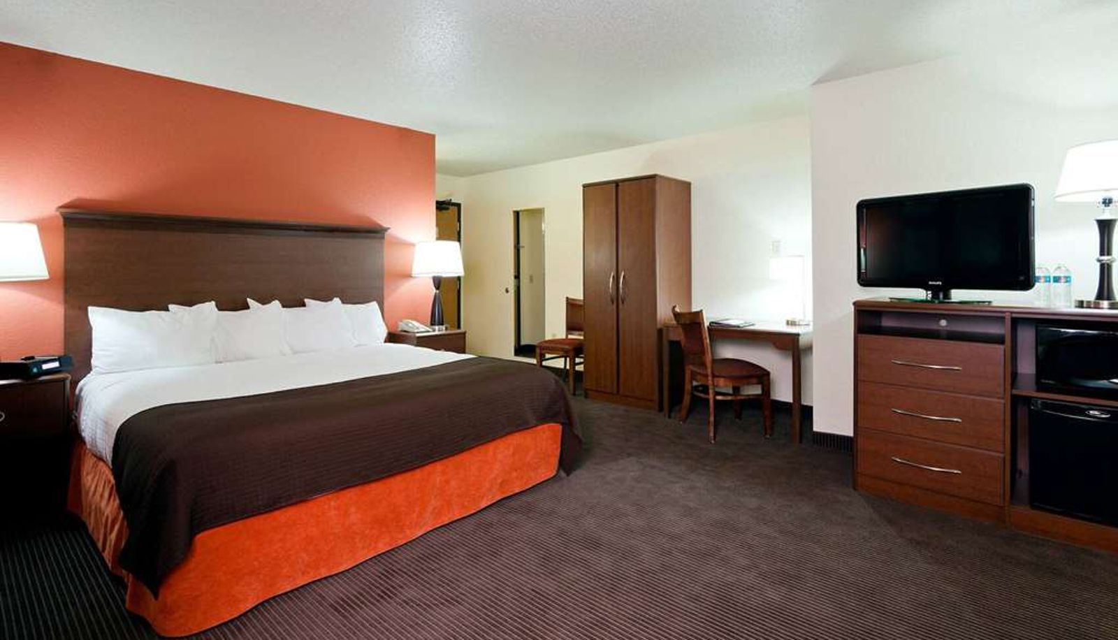 Zimmer - AmericInn by Wyndham Manitowoc