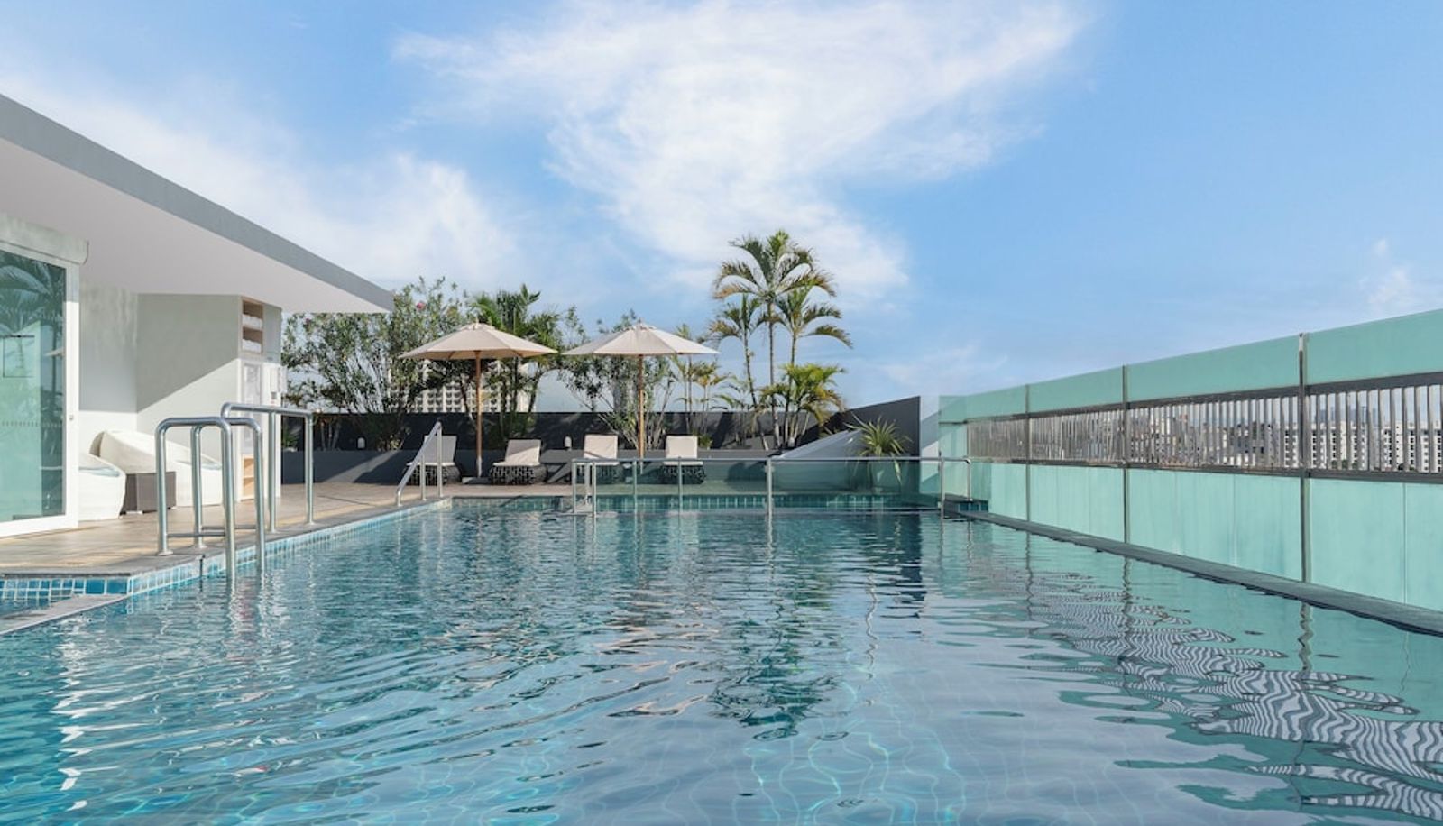 Piscina - Garner Hotel PATTAYA CENTRAL by IHG