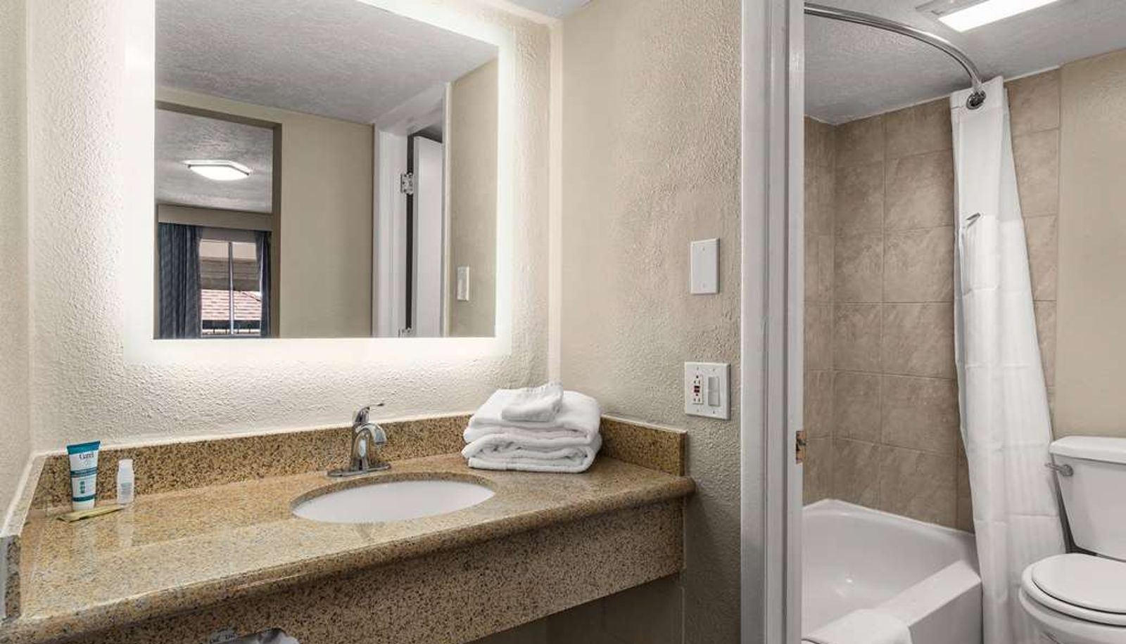 Camera - Days Inn by Wyndham Albuquerque Northeast