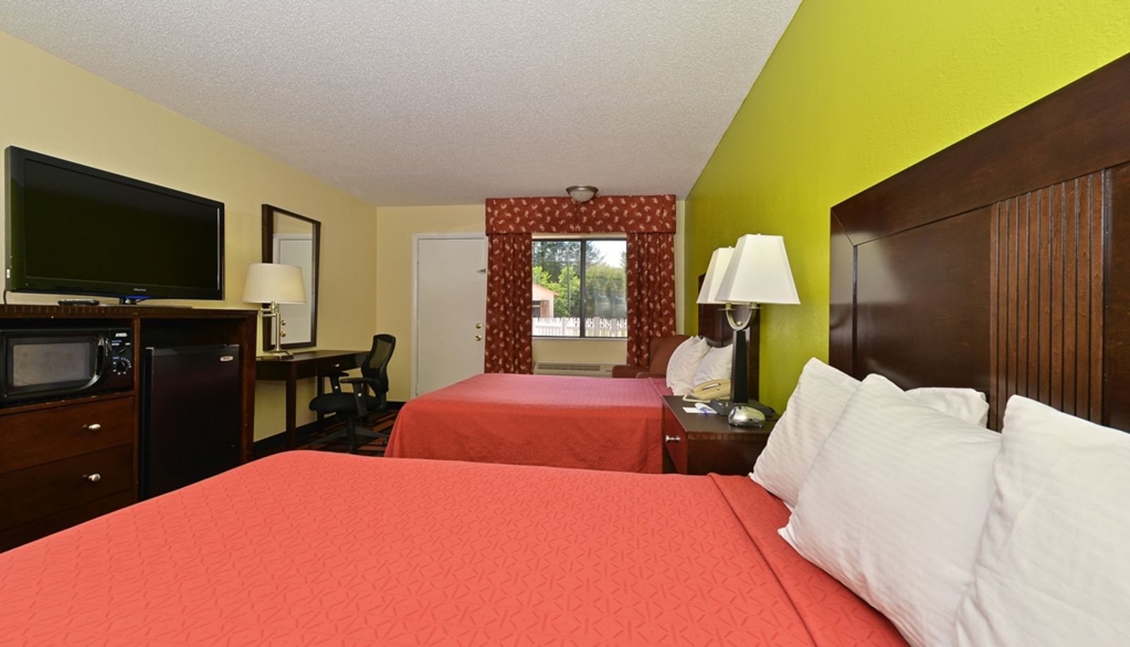 Quadrupla - NC Americas Best Value Inn Canton
