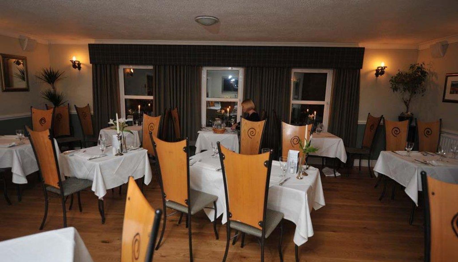 Restaurant - Poppies Hotel