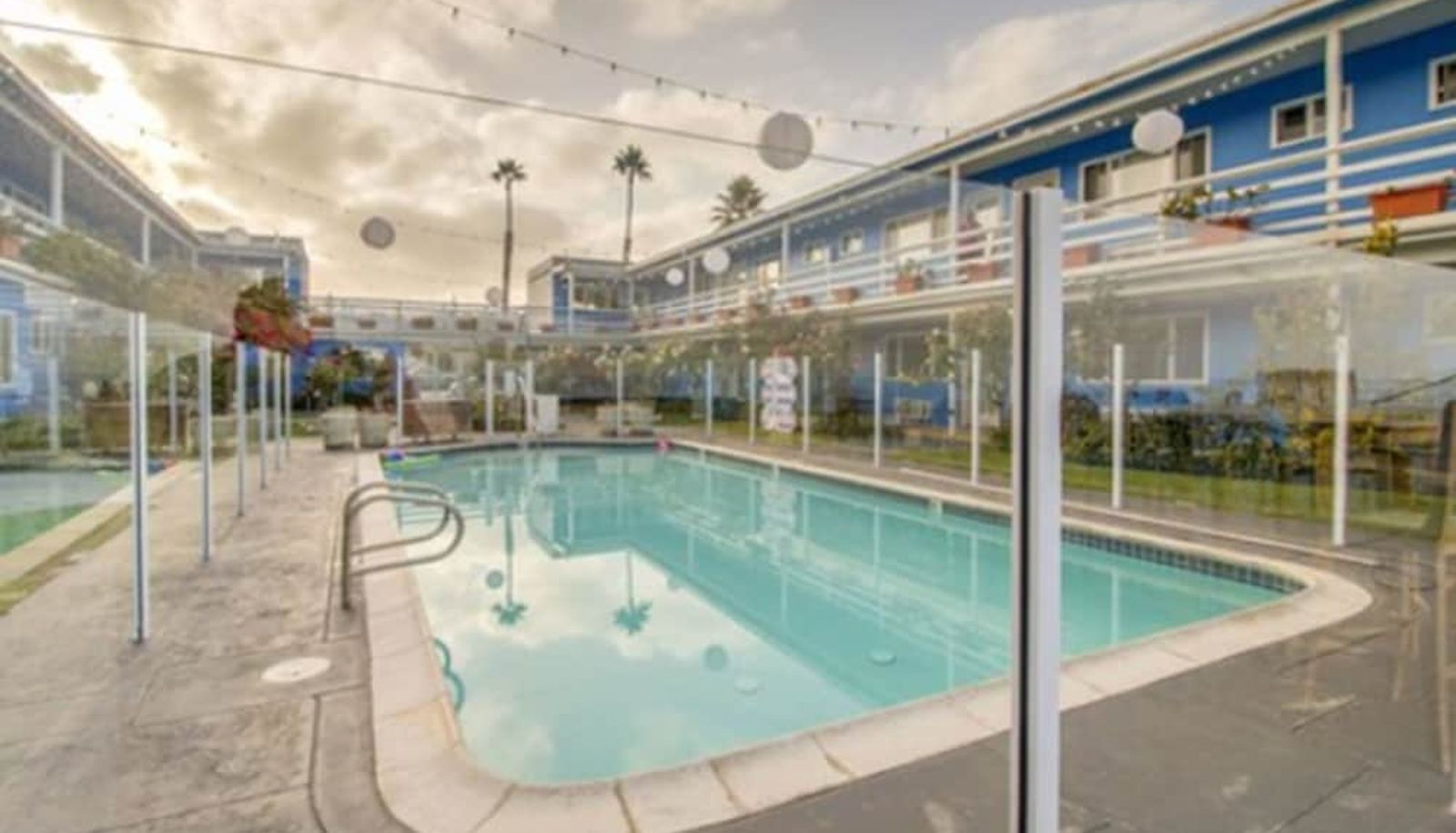 Pool - Inn At Sunset Cliffs