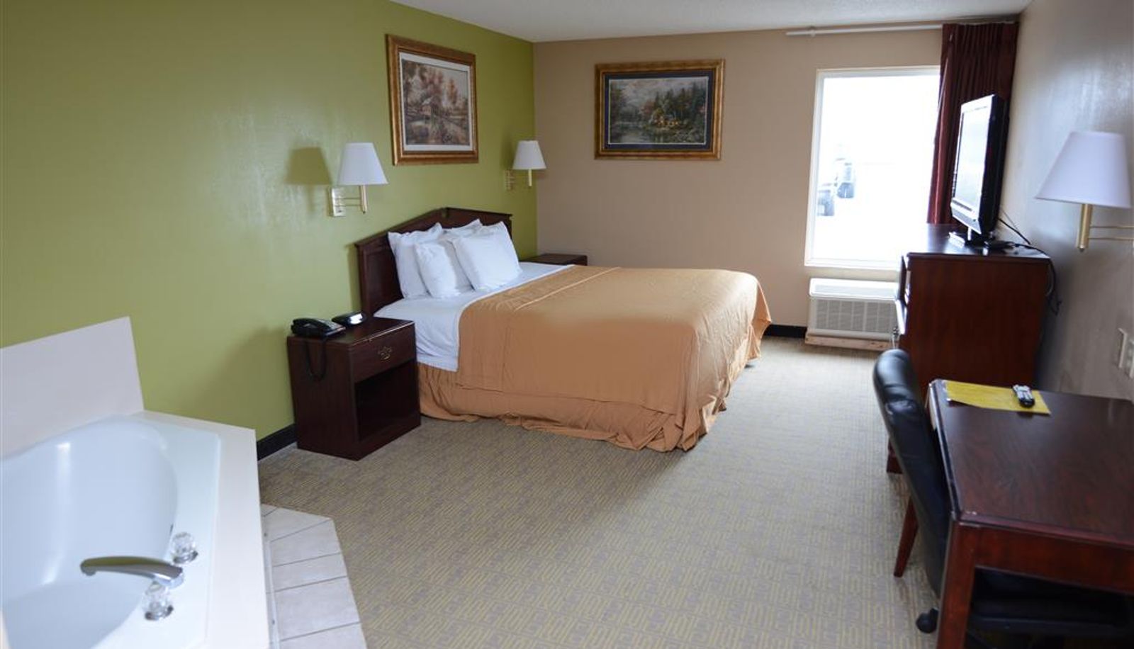 Room - Jameson Inn & Suites Hazlehurst