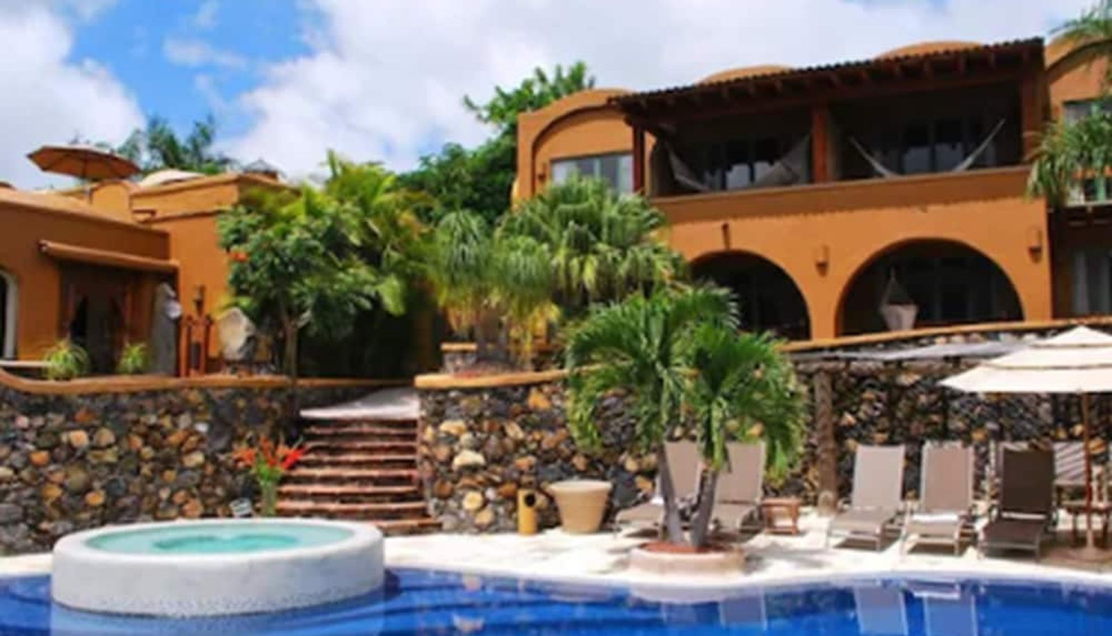 Pool - Hostal de la Luz