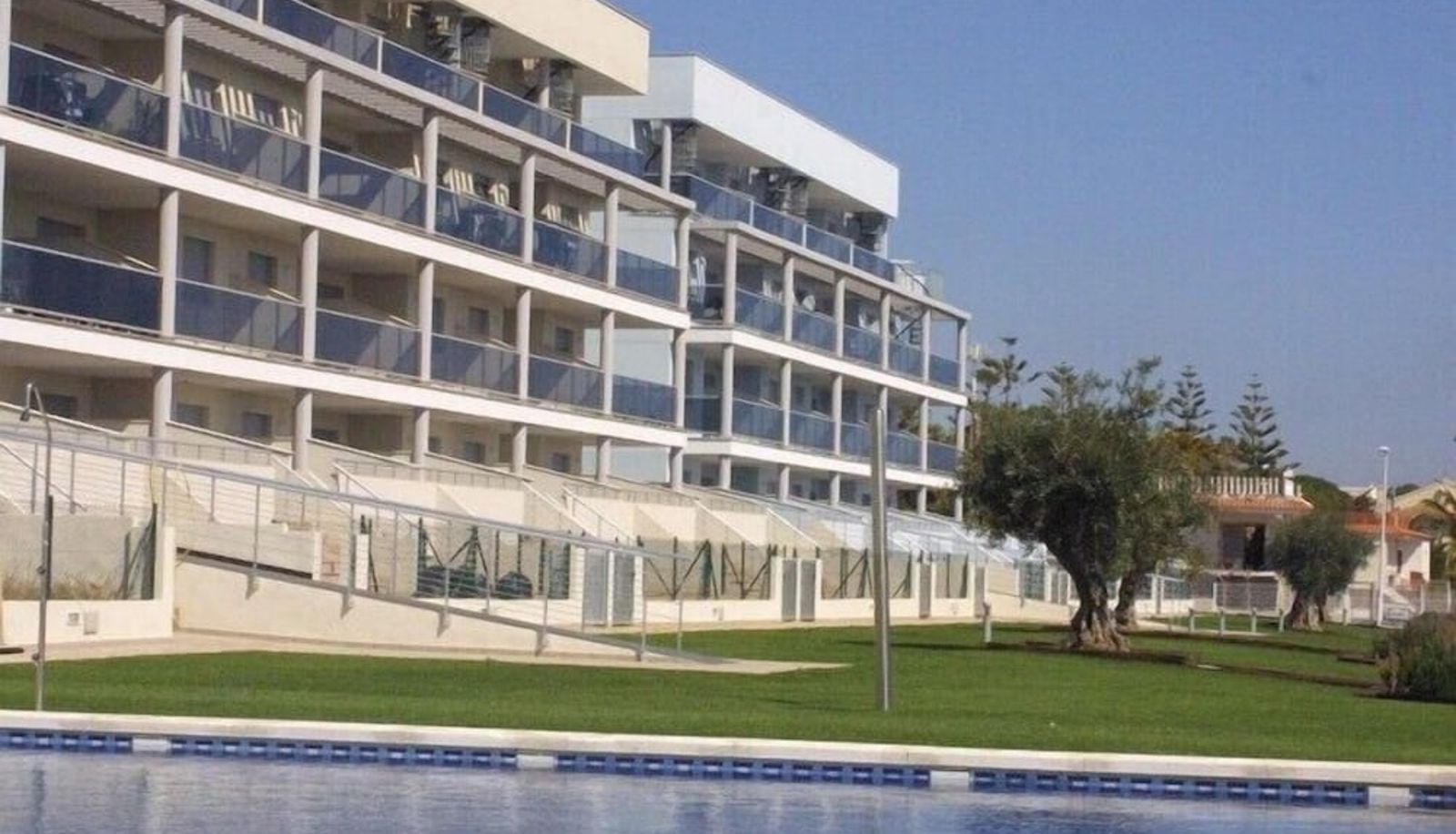 Pool - RealRent Don Pedro