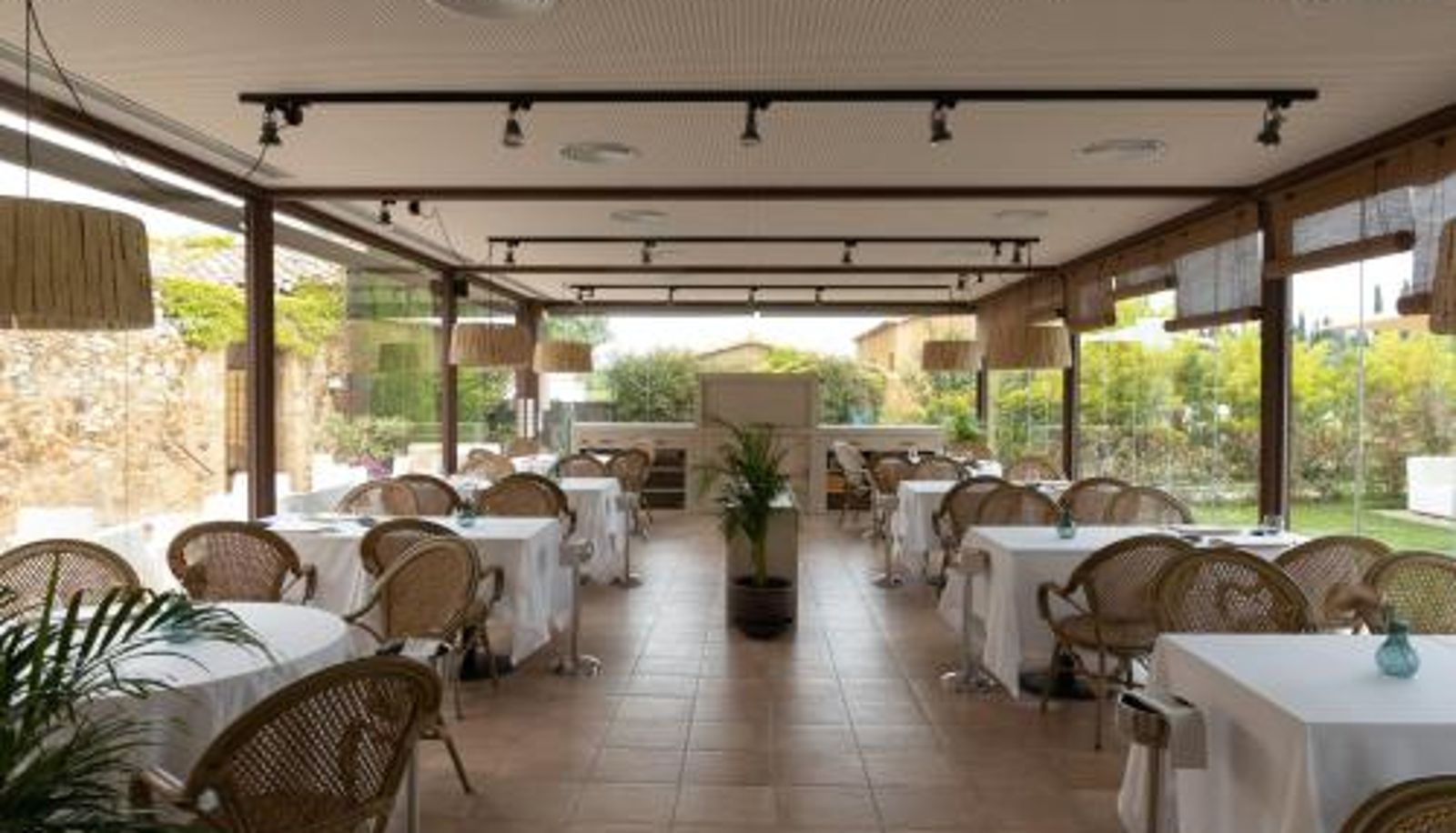 Frühstücksraum innerhalb des Restaurants - Hotel Restaurant Mas Roig - Adults only