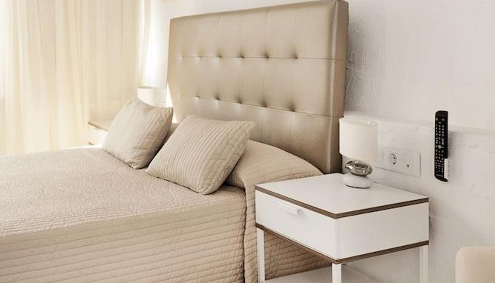Superior room (double) - Casa Rainbow Sitges