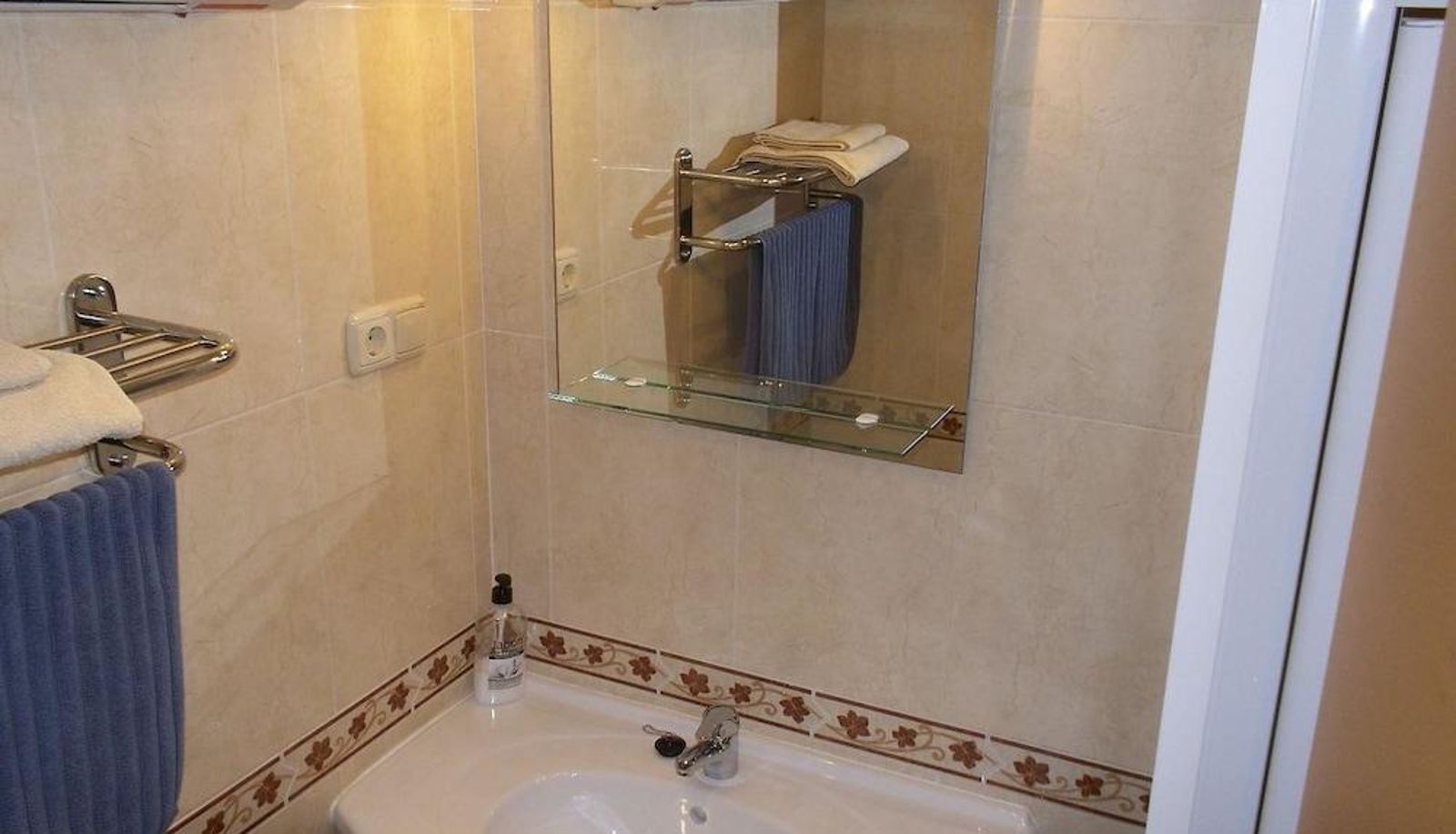 Apartment - Apartamentos Barajas