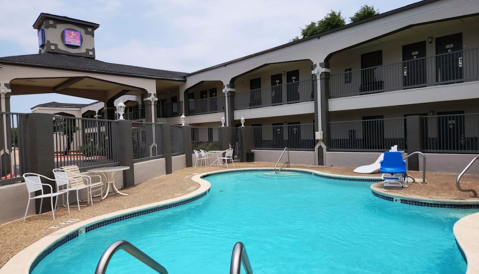 Piscina - Express Inn Tomball
