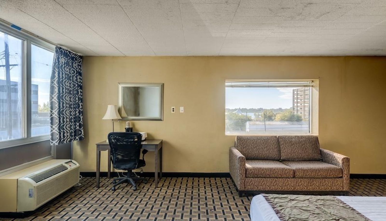 Standard room - Rivertown Inn and Suites