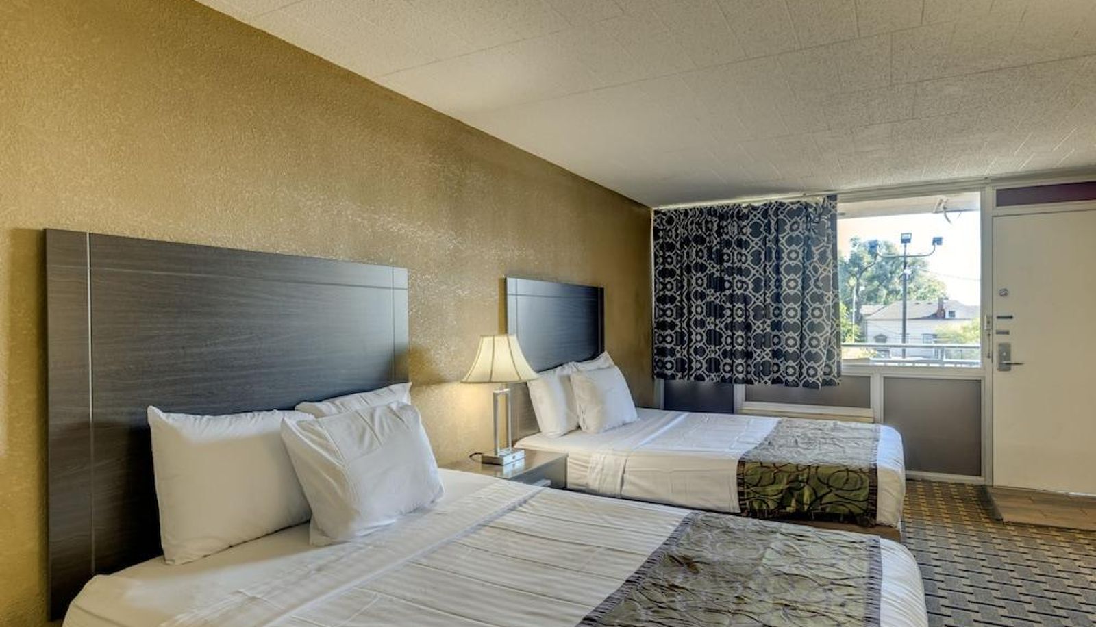 Standard room - Rivertown Inn and Suites
