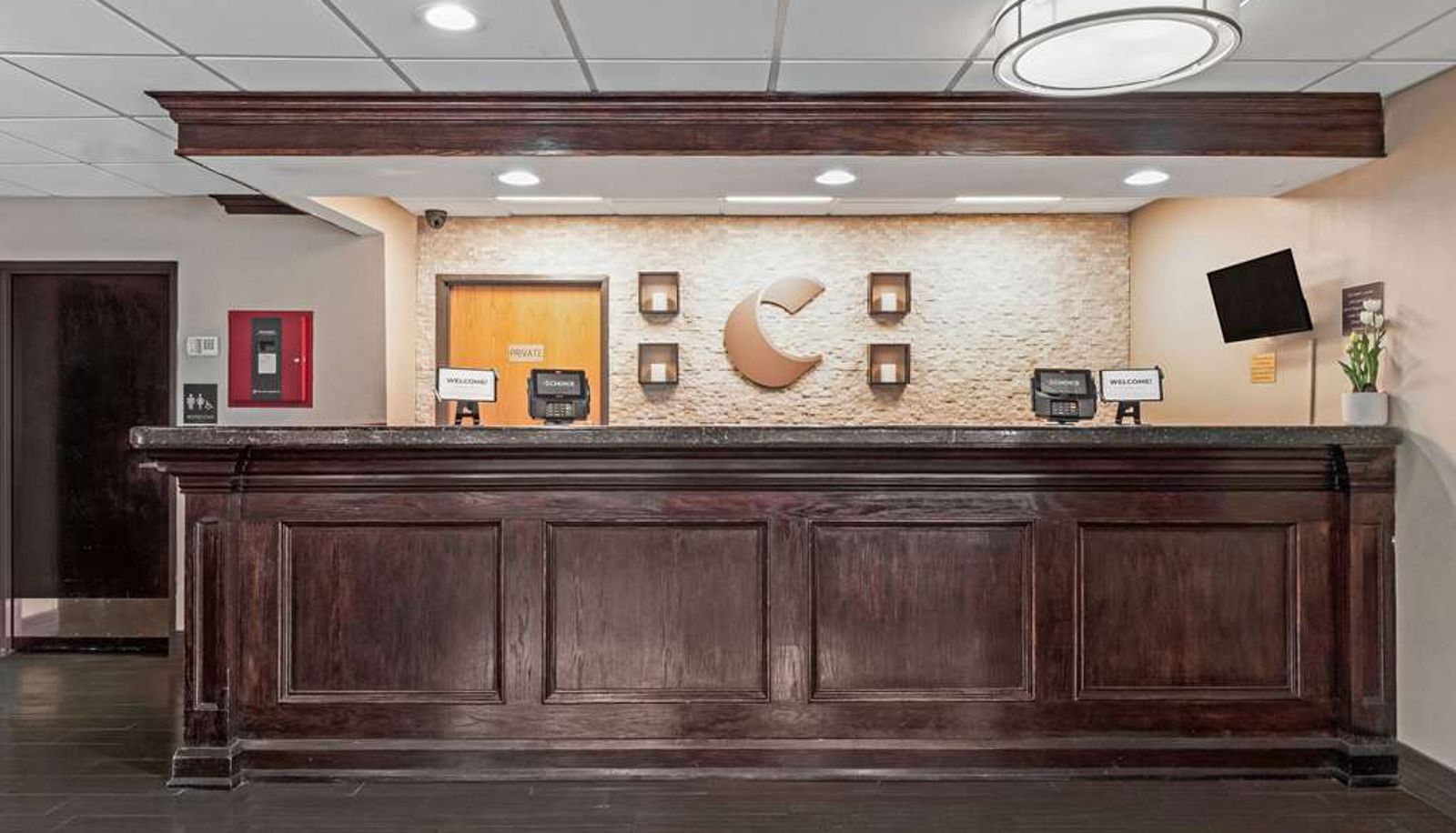 Hall - Comfort Inn Detroit Downtown