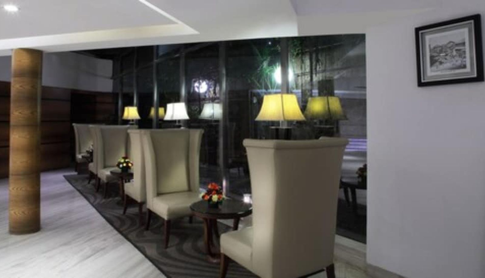 Hal - Hiltop Hotel