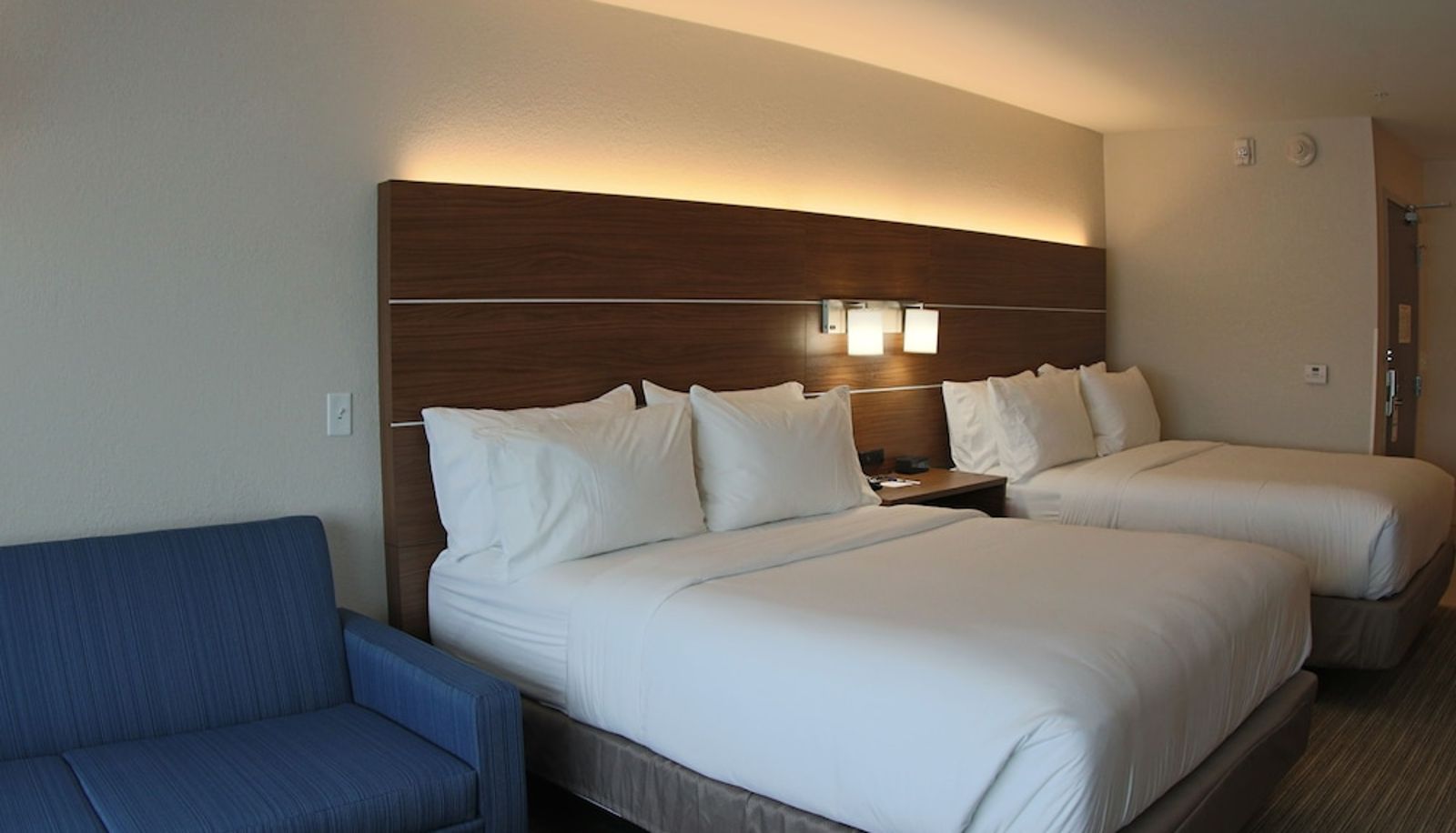 Suite - Holiday Inn Express & Suites DETROIT NORTHWEST - LIVONIA by IHG