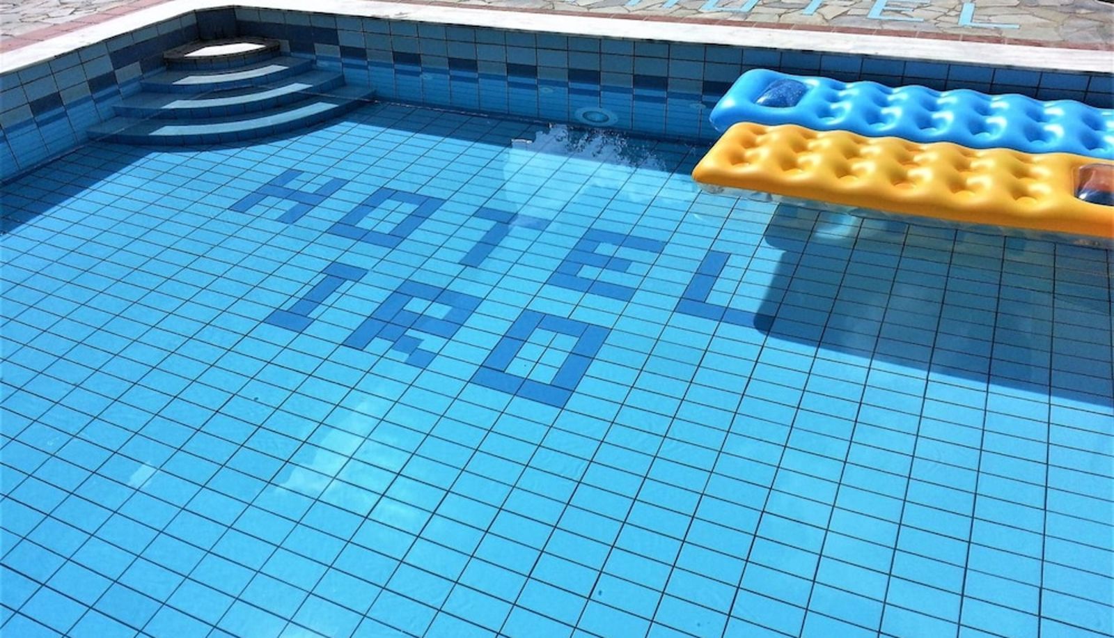 Piscina - Iro Hotel