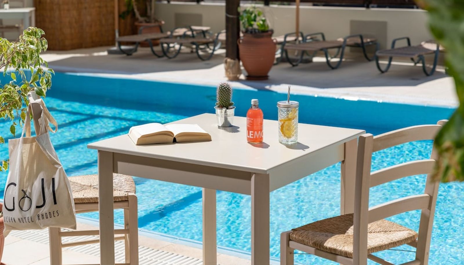 Piscina - GOJI Vegan Hotel