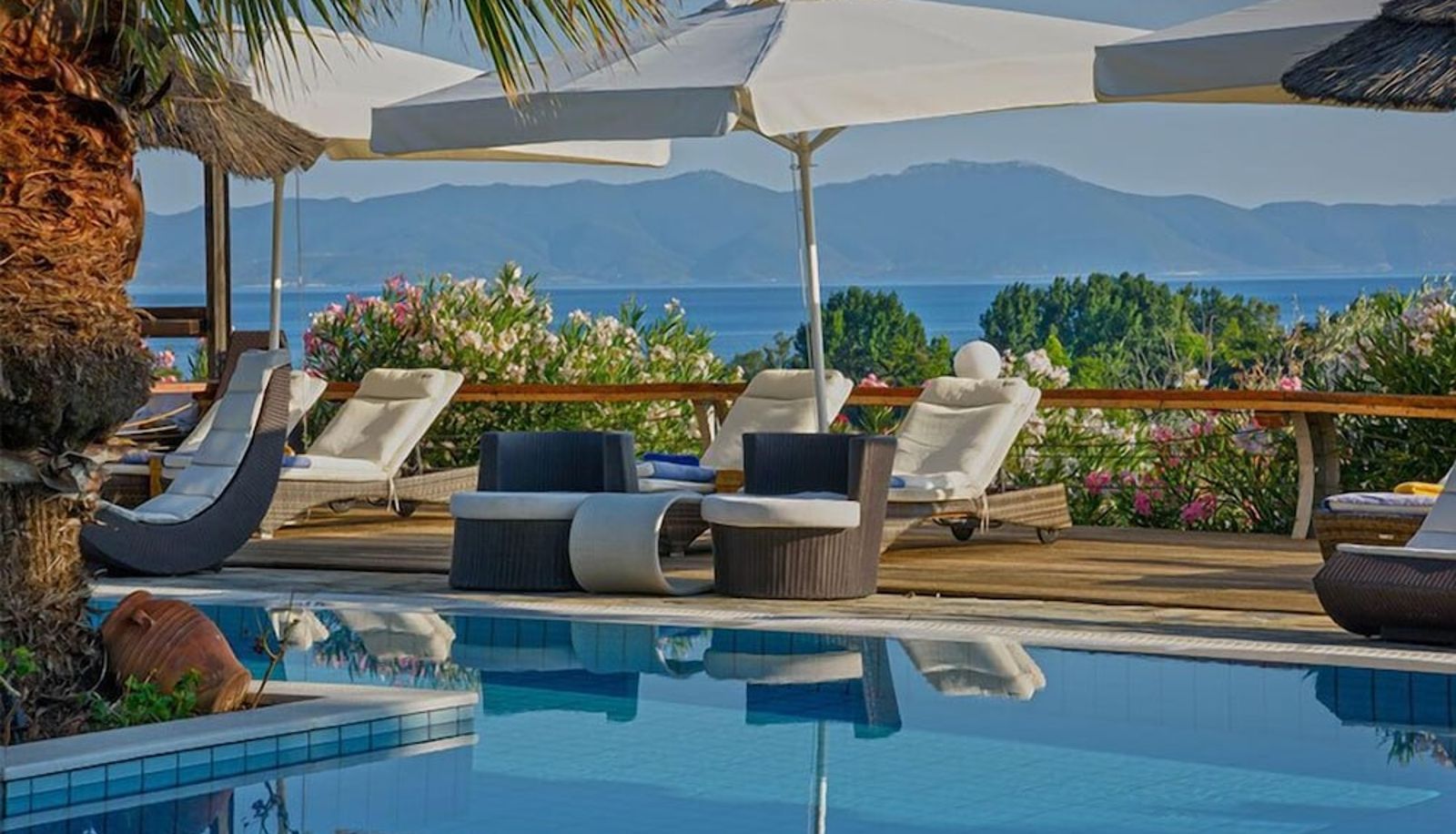 Pool - Iakovakis Suites & Spa