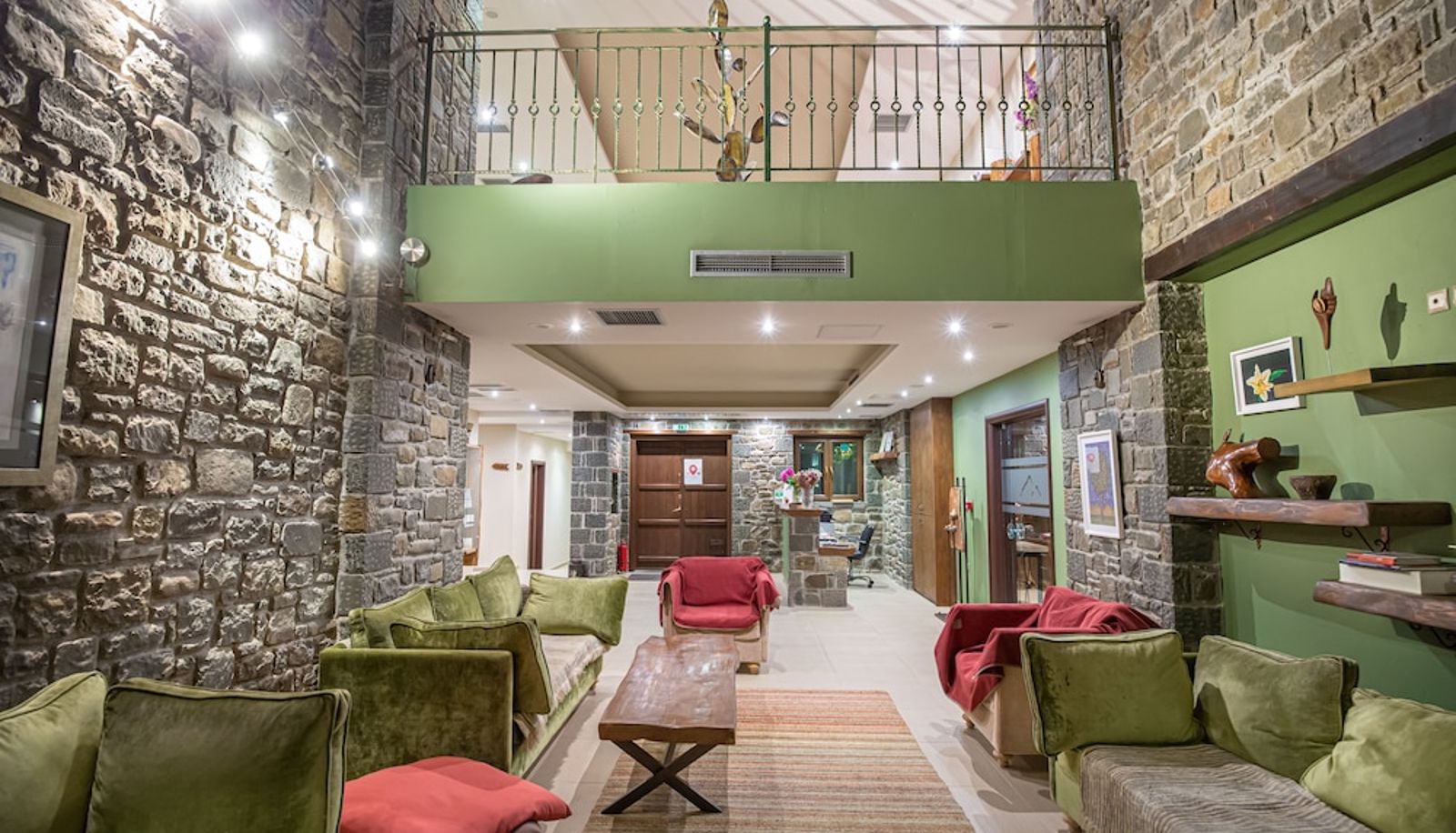 Lobby - Anavasi Mountain Resort