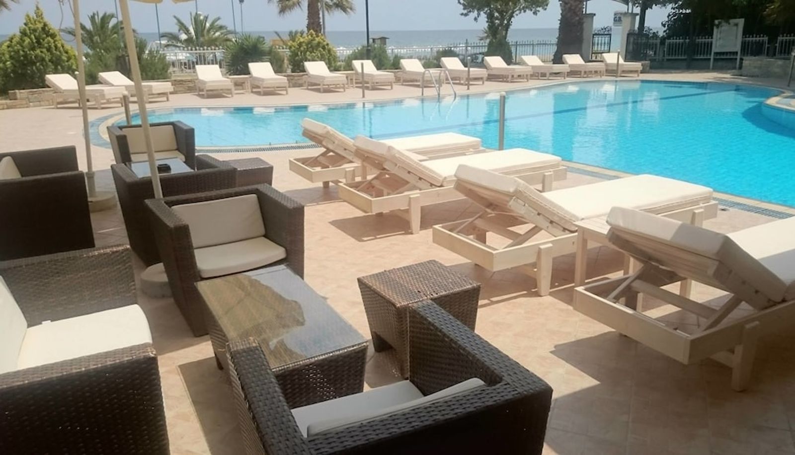 Piscina - Golden Beach Agiocampos Hotel