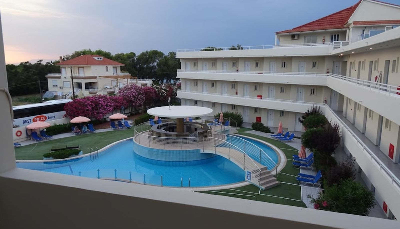 Zwembad - Bayside Hotel Katsaras