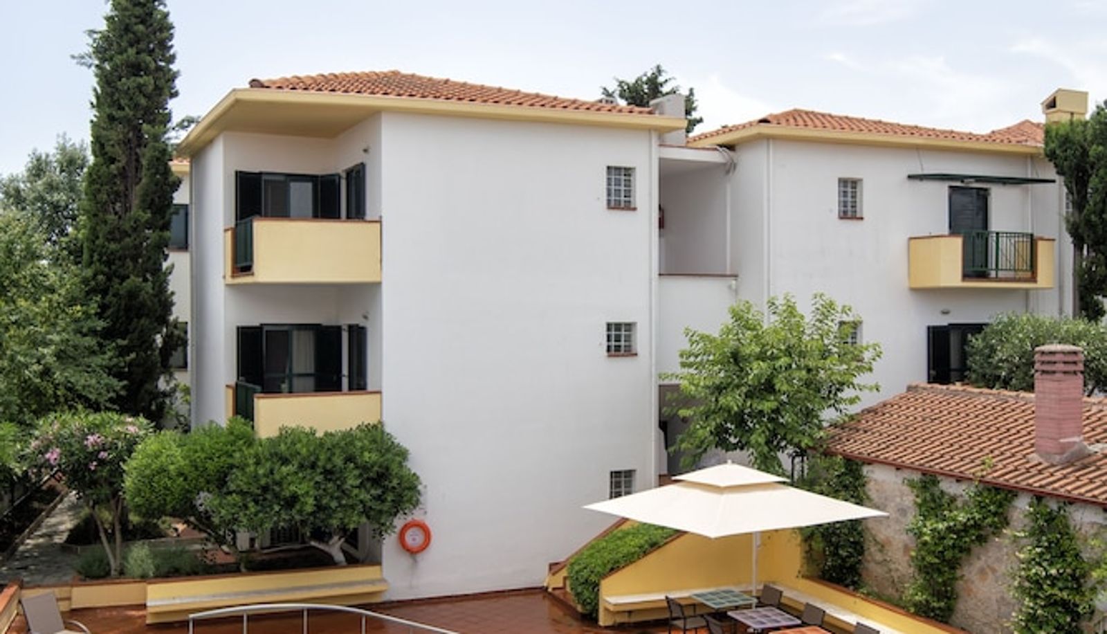 Piscina - Elia Apartments