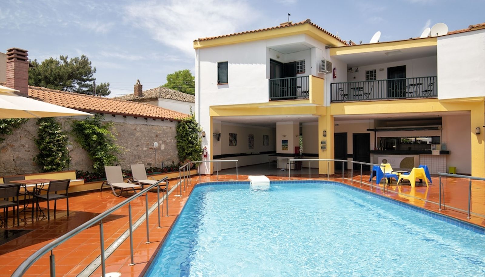 Piscina - Elia Apartments