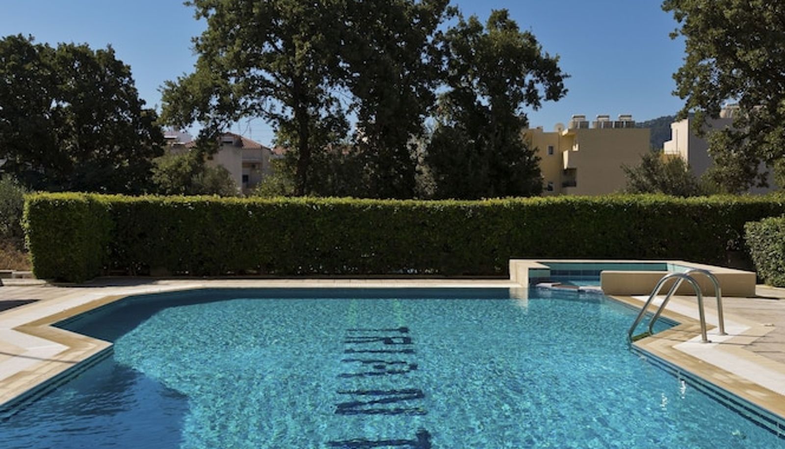Piscina - Trianta Hotel Apartments