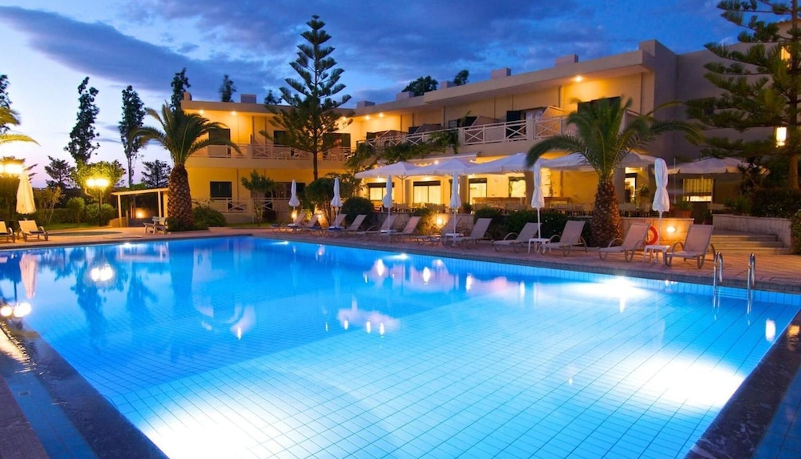 Pool - Solimar Ruby