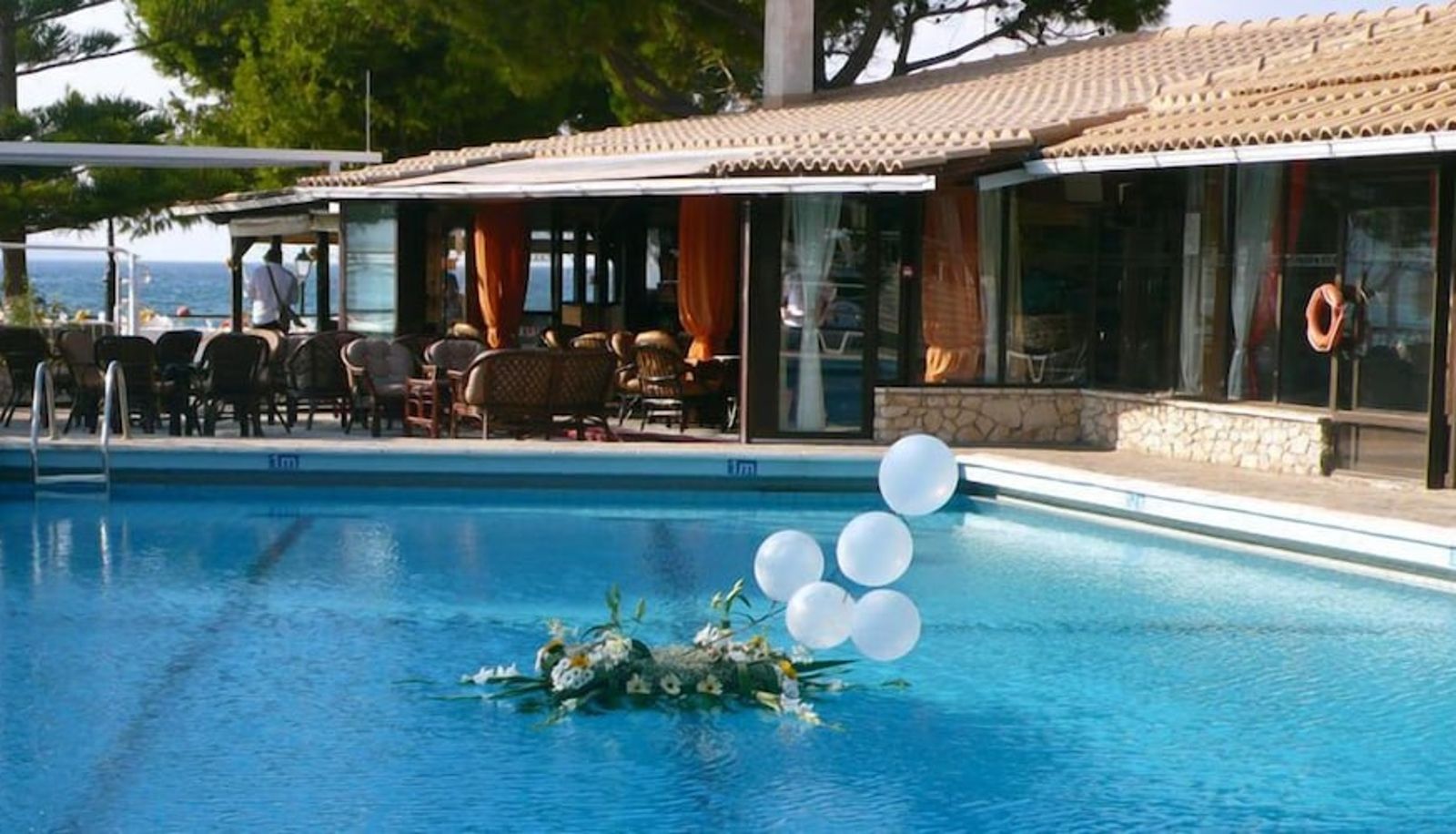 Pool - Valais Hotel