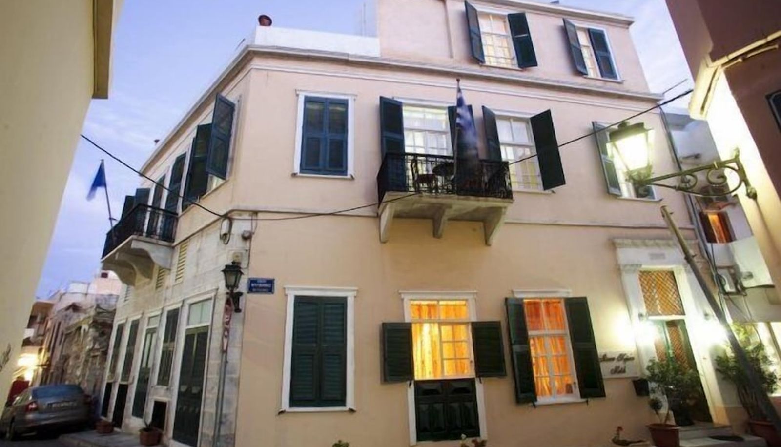 Info - Monte Kristo Hotel