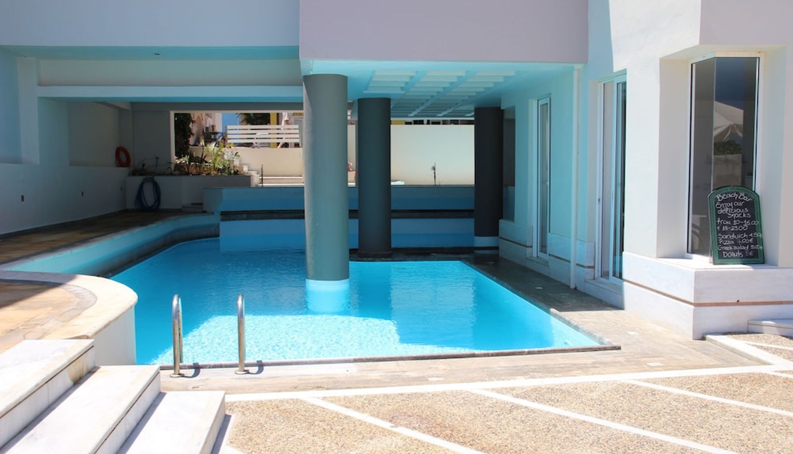 Piscina - Filoxenia Beach