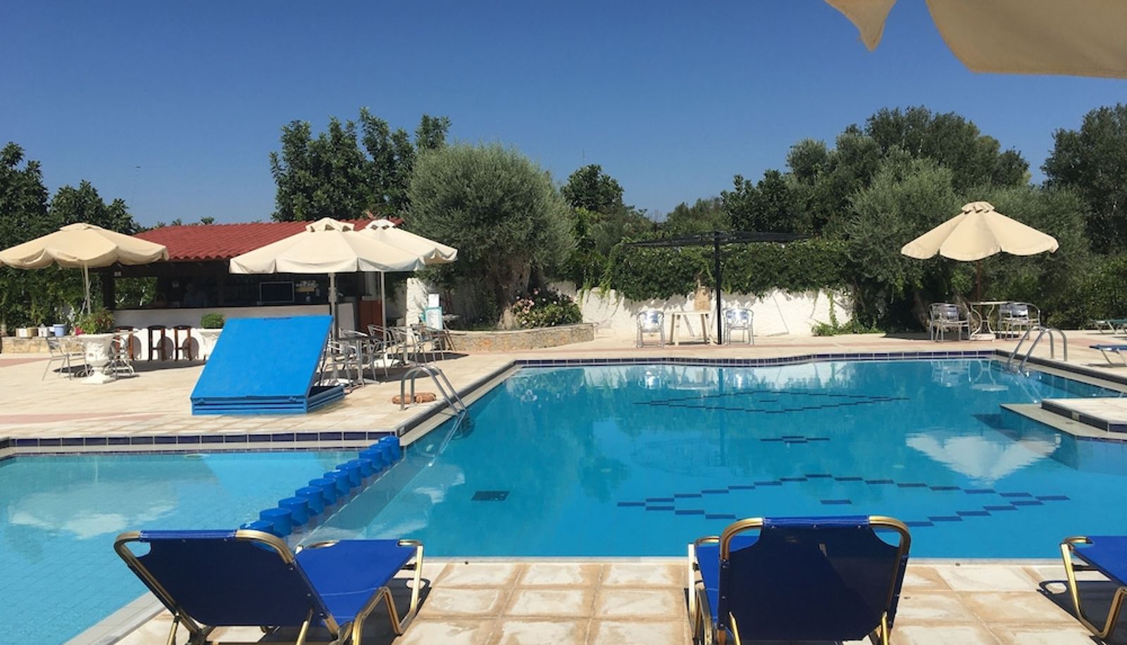 Piscina - Oasis Guesthouse