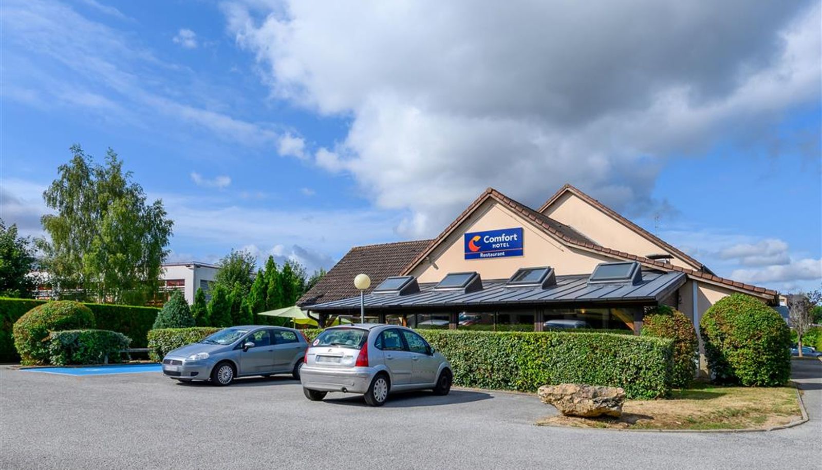 Außenansicht - Comfort Hotel Evreux