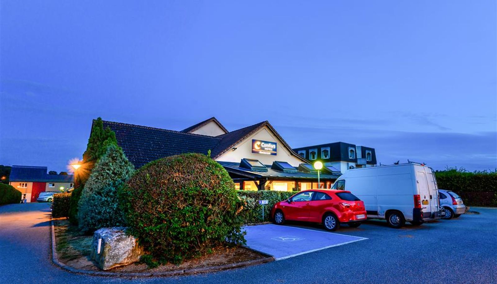 Außenansicht - Comfort Hotel Evreux