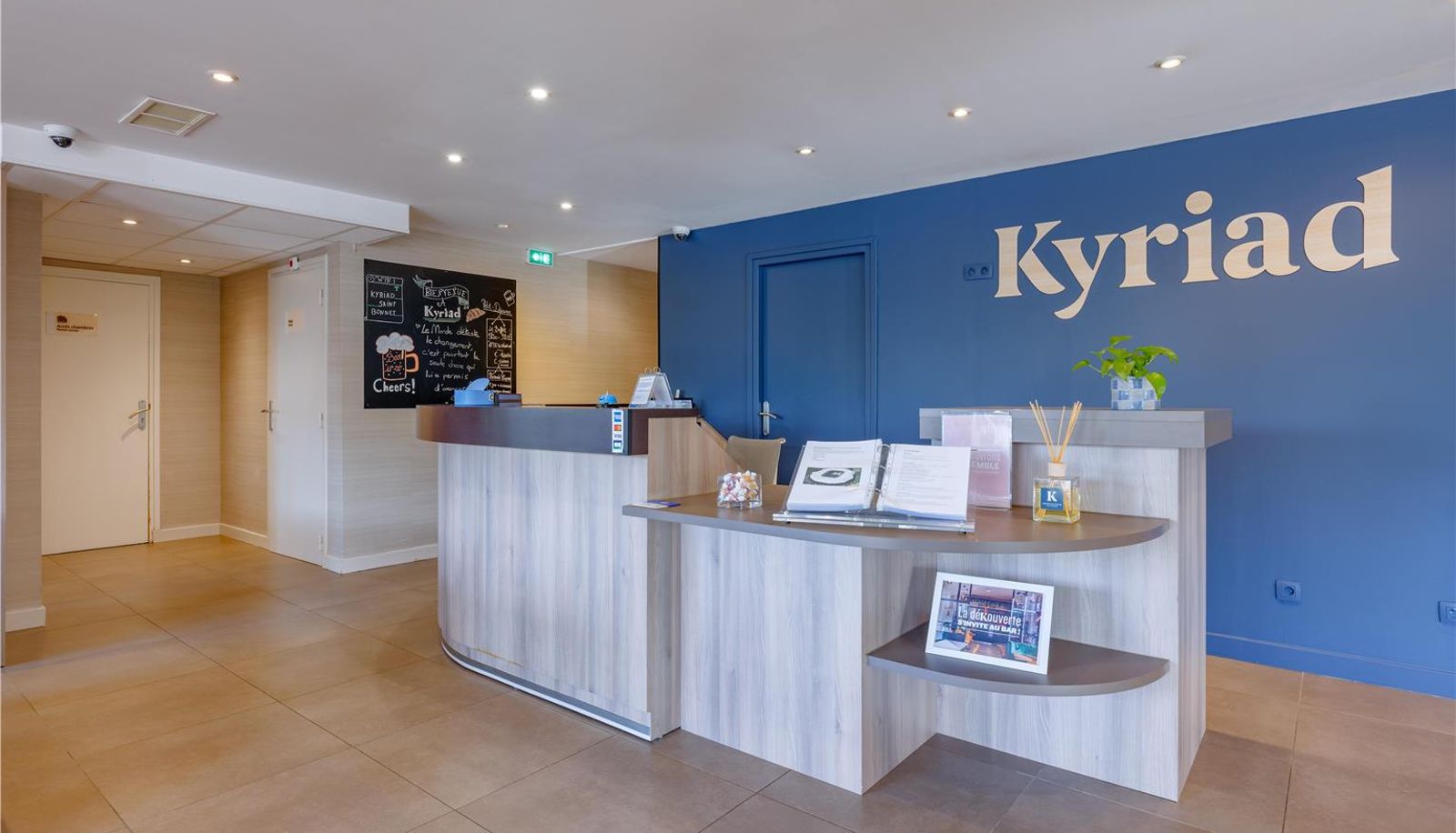 Hall - KYRIAD LYON EST - Saint Bonnet de Mure