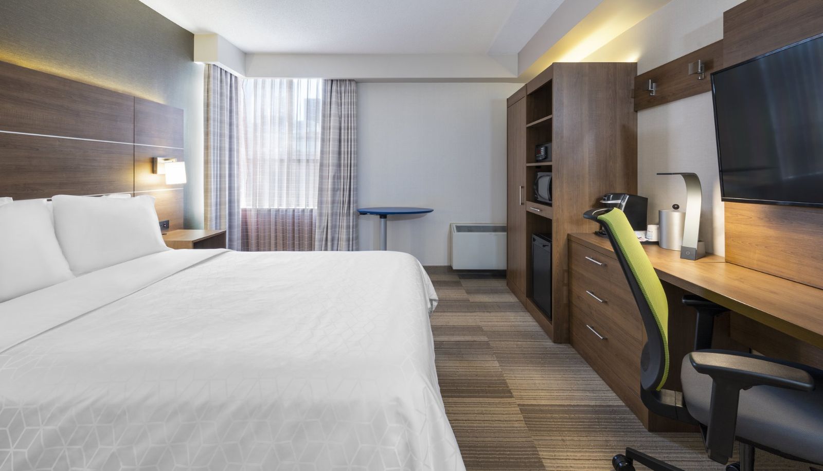 Room - Holiday Inn Express TORONTO DOWNTOWN by IHG
