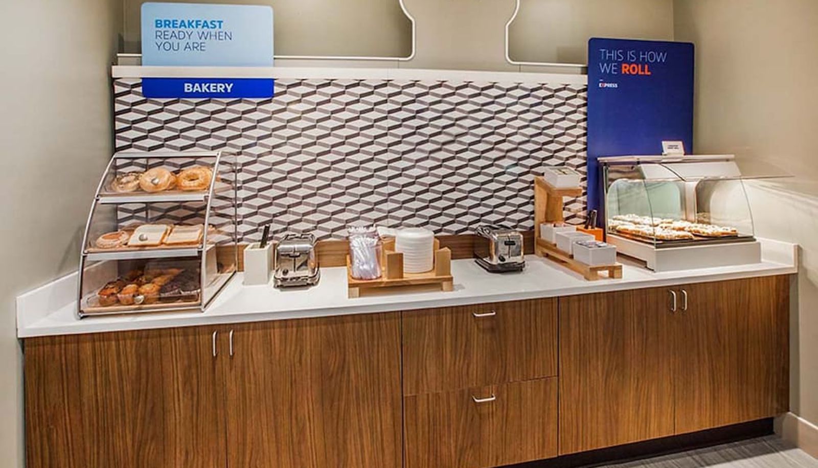 Información - Holiday Inn Express & Suites LA JOLLA – WINDANSEA BEACH by IHG