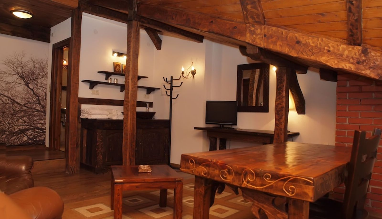 Info - Momini Dvori Boutique Hotel
