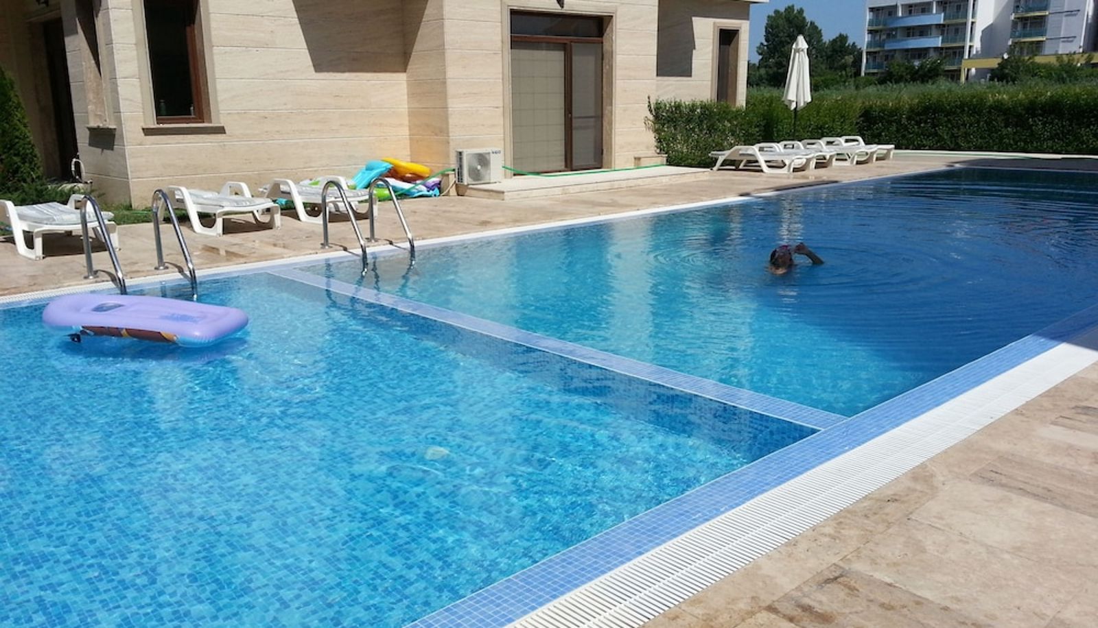 Zwembad - Menada Amara Apartments
