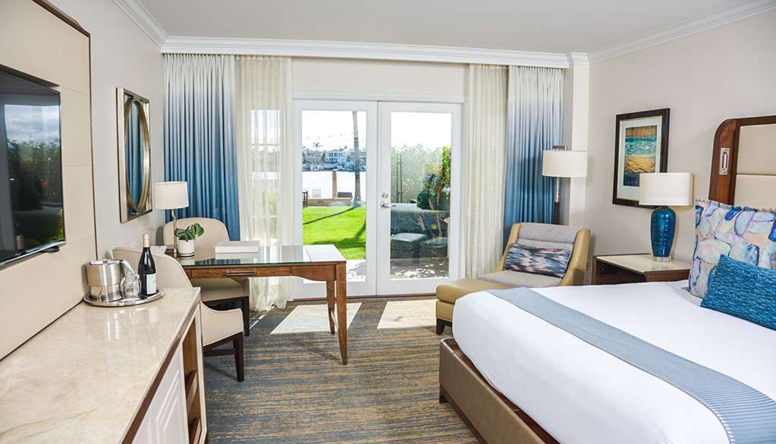 Camera - Balboa Bay Resort